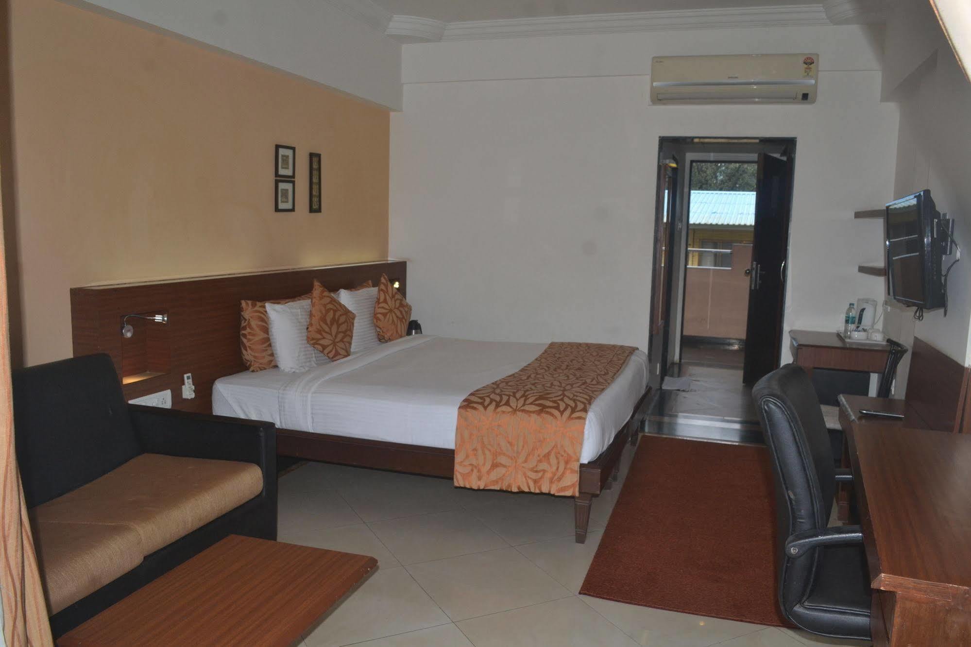 United 21 Retreat, Lonavala 호텔 외부 사진