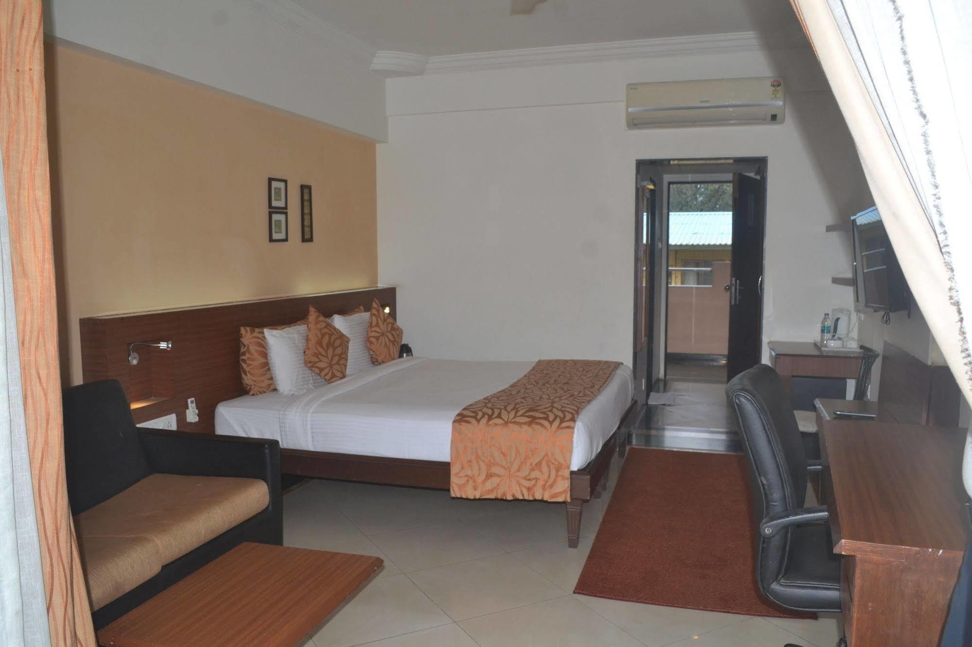 United 21 Retreat, Lonavala 호텔 외부 사진